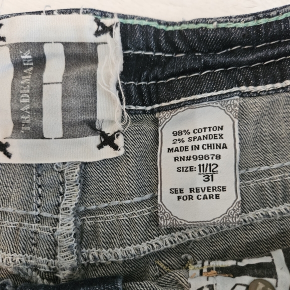 Trademark Low-Rise Dark Wash Denim Shorts 11/12 (31) Cuffed Hem - Picture 3 of 5